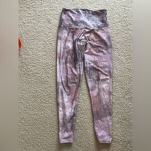 Onzie Flow Leggings in Pink and Gray